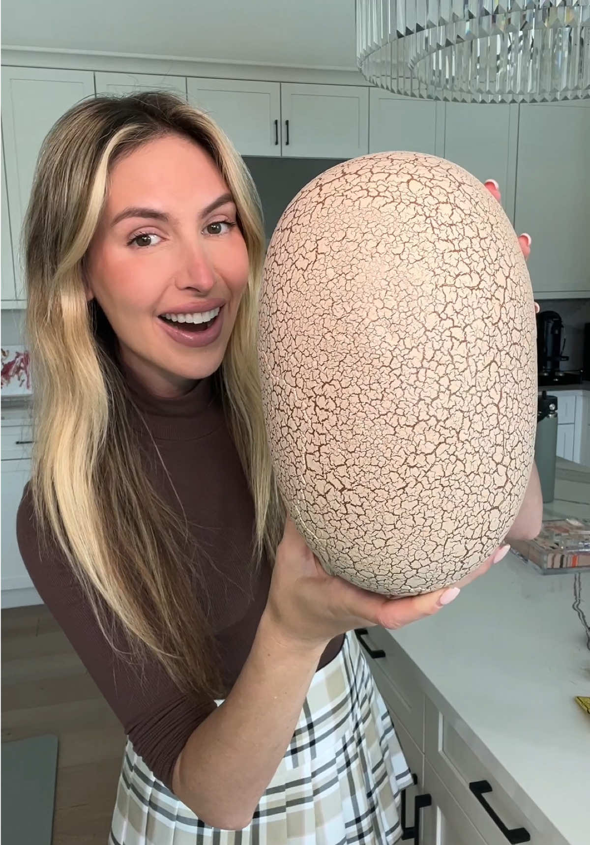 I tried the Jurassic Primal Hatch Dinosaur Egg!! 😱