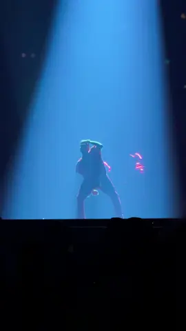 Best seat in the house 😆 #chrisbrown #breezybowl #sanantonio 