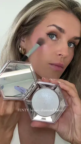 In shade How Many Carats💎@Fenty Beauty #fentybeauty #diamondbomb #highlighter #glowyskin #fenty 