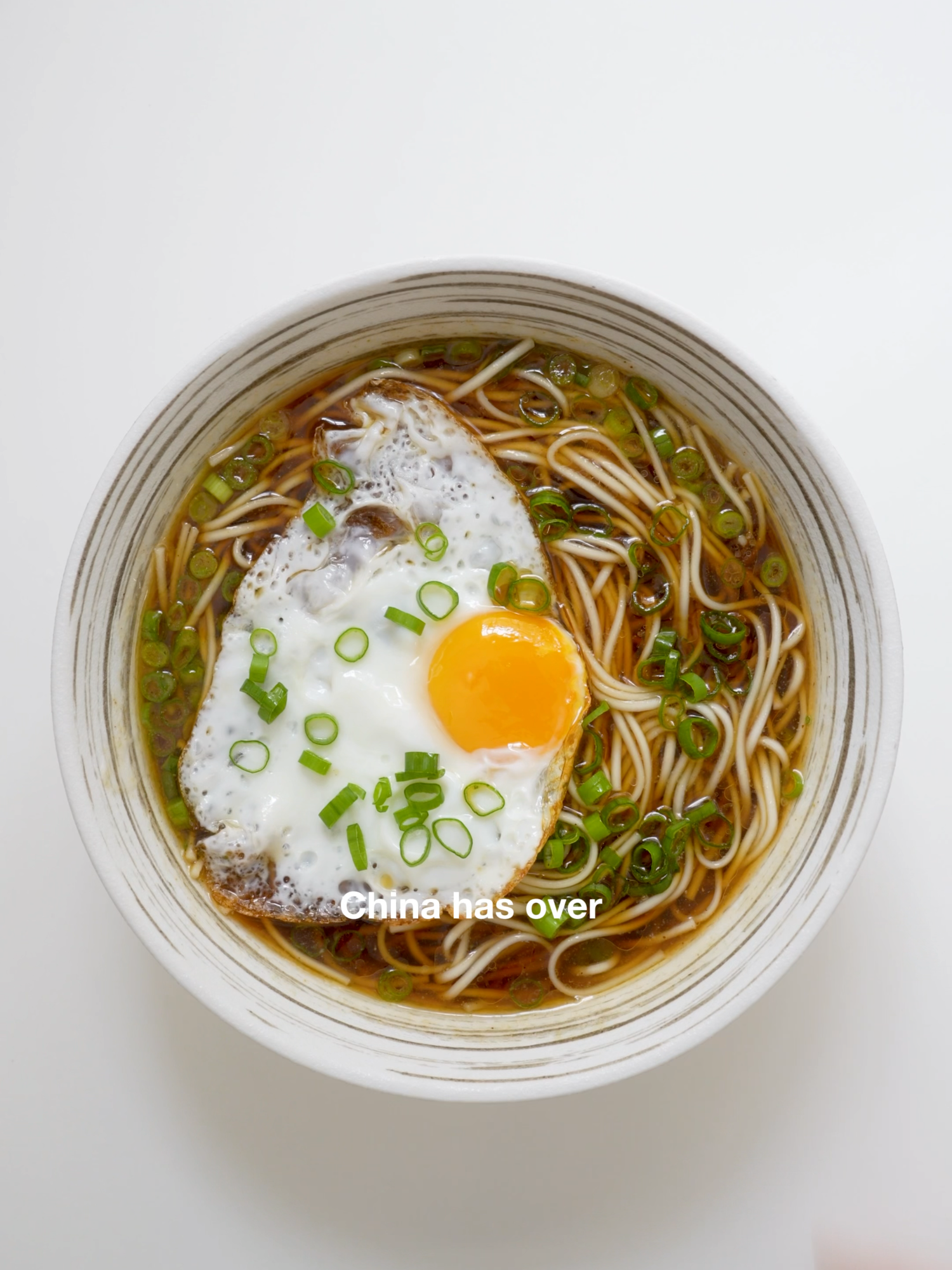 7 noodles, 7 days | ep1. yangchunmian (plain noodle soup) I swear this bowl of noodles could cure anything 🤧🍜 ✨Ingredients✨ 2 tbsp light soy sauce ½ tbsp dark soy sauce 1 tbsp sesame oil ½ tsp MSG ½ tsp sugar 1 tsp ground white pepper 1 tbsp lard 2-3 spring onion, chopped egg noodles . ✨Directions✨ Cook the noodles according to package instructions. Reserve the hot noodle water. In a large serving bowl, combine light soy sauce, dark soy sauce, sesame oil, MSG, sugar, white pepper, lard, and half of the chopped green onion. Slowly pour in the reserved noodle water. Stir well until the lard melts and everything blends into a fragrant broth. Add the cooked noodles into the bowl, tossing gently to coat them in the sauce. Top with a fried egg and the remaining fresh green onion. Slurp away! #chinesefood #Recipe #noodles #FoodTok
