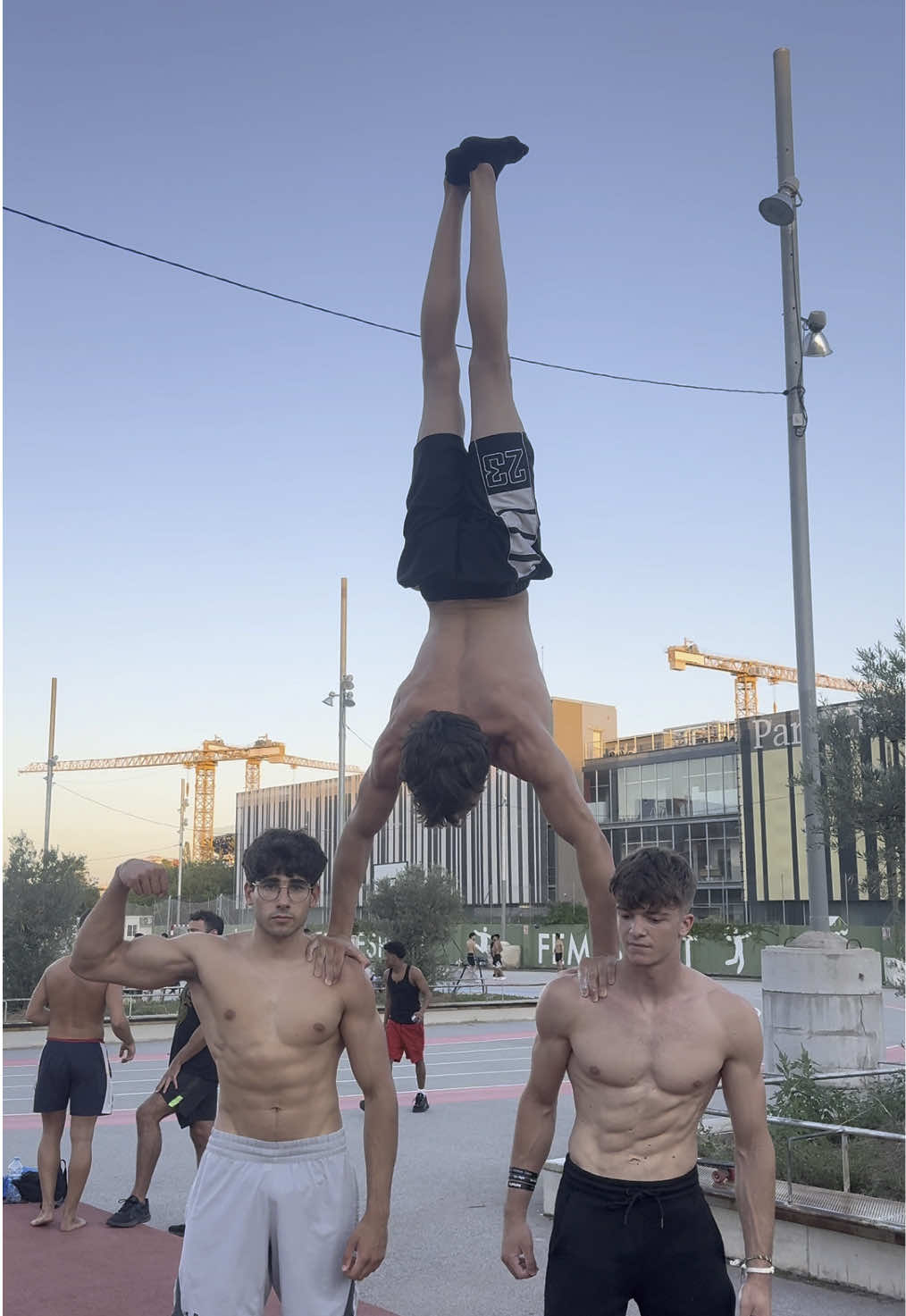 handstand on shoulders #calisthenics @Carletto 