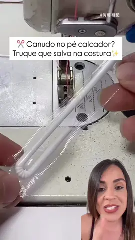 Um simples canudo no pé calcador pode te salvar na hora de costurar peças difíceis. É um detalhe rápido, mas que facilita muito o trabalho e deixa o acabamento perfeito. 👉 Me conta: você já conhecia esse truque ou vai testar agora? 👇 👉✨ O lugar certo para quem ama soluções simples e geniais. ✨👈 Gratidão brothertaosewing pela dica! Criatividade que mostra como até o simples pode transformar a costura. #TruquesDeCostura #SimplificaDicas #CosturaCriativa #DicaDeOuro #DIYBrasil     