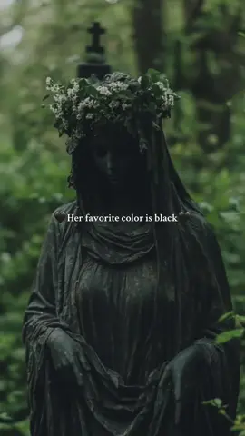 In a world full of colors, she chooses darkness🥀 #witchtok #goth #darkaesthetic #fyp