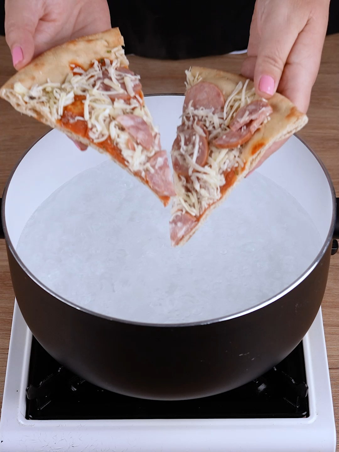 How did I not learn this before! A genius trick with pizza that I learned with a friend from Italy #cooking #Recipe #EasyRecipe #quickrecipes #cook #pizza #pasta #dinner #viral #viraltiktok