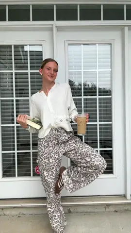 HAPPY SUNDAY!!! Thank you Jesus for another week 🕊️ #christian #churchoutfit #falloutfitinspo #sundaybest #worshipmusic @American Eagle @adidas @Hosanna Revival 