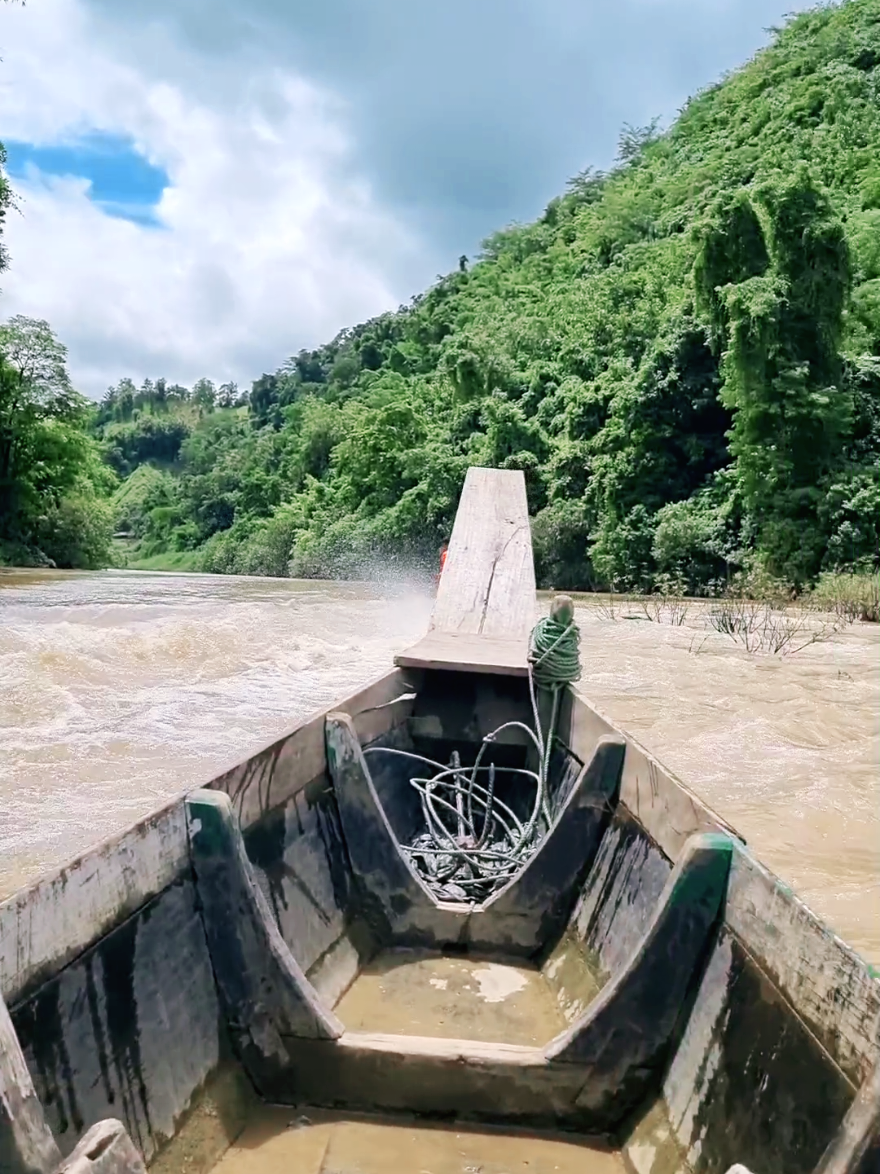 বাংলাদেশের সবচেয়ে উঁচু ঝর্ণা দেখার জন্য সাঙ্গু নদী পাড়ি দিলাম 🛶  #sangunodi #bandarban #Thanchi #bandarban #TravelBangladesh 