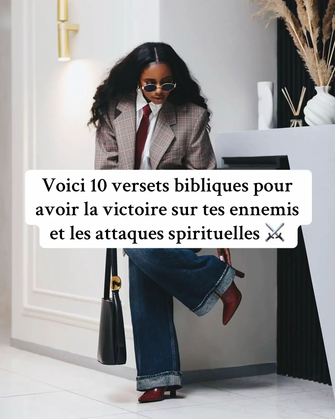✨ Tu n’as pas besoin de te battre, Dieu combat pour toi. 📖 Ésaïe 54:17 – « Aucune arme forgée contre toi ne prospérera. » 🙏 Prière : Seigneur, je dépose mes combats entre tes mains. Sois mon défenseur et mon refuge. #tiktokchretiens✝️❤️ #fy #victoireenchrist #Protection #priere 