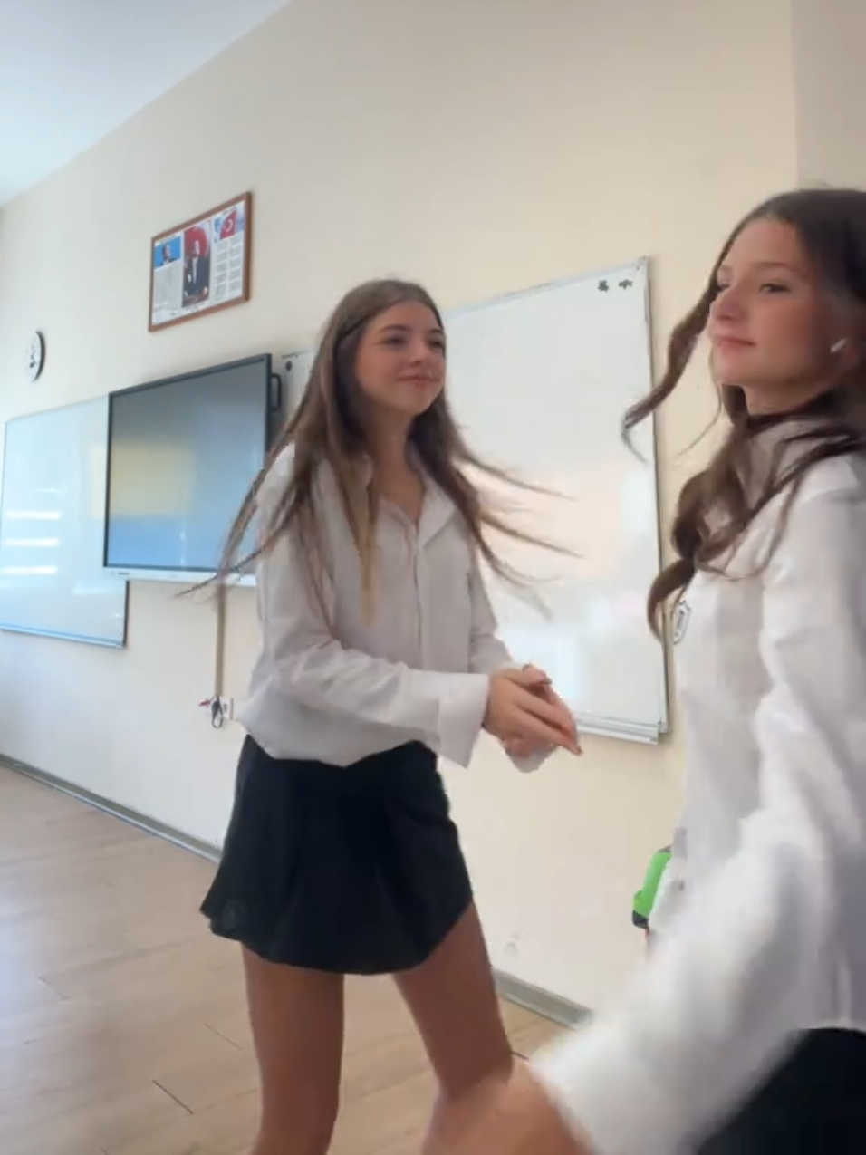 ABONE OL ÖZEL VİDEOLARIMI İZLE 😈#keşfetteyizzz #lise #lisedit #sinif #okul 