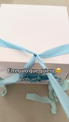 😍🎁 ¡Si me dieran un regalo así, me derrito de ternura! 🐶💖 #Pomeranian #AmoALosPerros #RegaloPerfecto