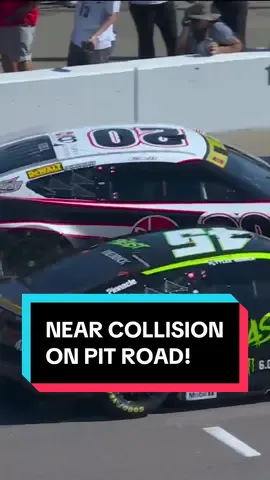 WHOOOOOOOOOA. Close. #NASCAR