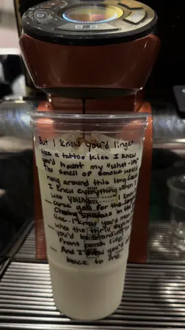 🙂 #starbucks #barista #taylorswift #cardagin #relatable 