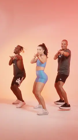 Esse trio enfeitiça todo mundo ainda mais usando CHROMA 😍💚💙 Essa nova coleção FitDance tá mara, né? Corre para garantir sua peça Chroma porque algumas já estão esgotando 🫣 O link tá na bio e no canal de transmissão tem cupom de desconto! 🔥 Dançarinos:  @Gustavo Santos @Sabrina Rocha @Vinícius Mello  Coreografia: @bellafernandes11 @duhalcantara 