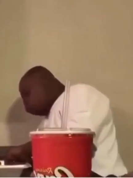 😂 Low-Quality but Legendary! 🍔🥤 Dude Reaches for Soda… and Falls Off the Chair! 🤦‍♂️#LowQualityLaughs #EpicFail #ChairFall #FoodieFails #FunnyClips #ViralMoment #LOL #InstantClassic #FailsOfTheDay #Can’tStopLaughing