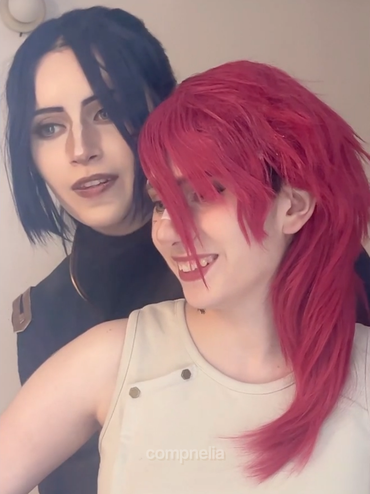 I love whatevers wrong with them (the cosplays were SOO PRETTYYY👹👹) #jadeandhiina #hiinaedit #frozamedit #cosplay #wuhluhwuh #edit #caitvi #arcane #live #frozam #hiina #froziina #fyp @frozam @hiina.cos