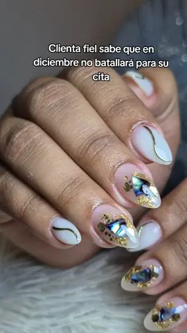 Ya se sienten las vibras de diciembre ✨️ #tiktokuñas #uñasdecoradas #manicurista 