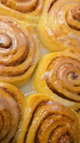 Sunday afternoons are for baking 🧁🥯🍰 #cinnamonroll 
