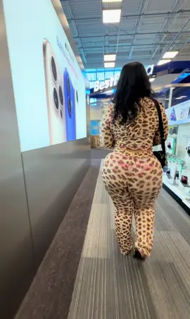 Do you like my walk??  Hello its meee 🤭🎀💗 #walking #akbaby #ak #fyp #cheetah 