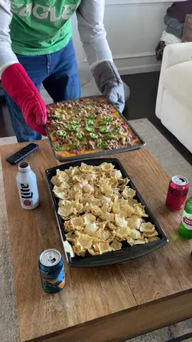 Sheet pan nachos for Eagles game day Sunday 💚🦅 #gobirds #philadelphia #philadelphiaeagles #nachos 