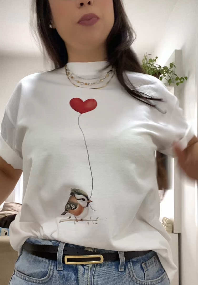 Look do dia, adoro camisetas mais larguinhas assim 😍olha esta que fofa 🥰 🐦‍⬛🐣. . . . . . . . #lookdodia #mulher #cabelo #cabelosaudavel #humor 