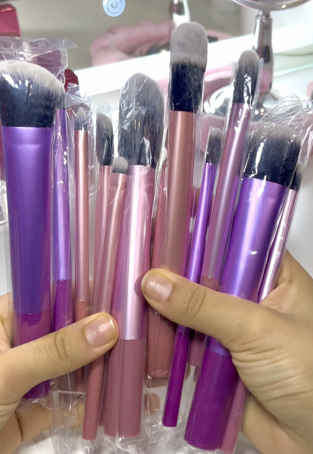 Pinceis da @Shopee Brasil por menos de $50 🤌🏻✨ . . . . . . #fyp #shopee #makeup #maquiagem #explorar 