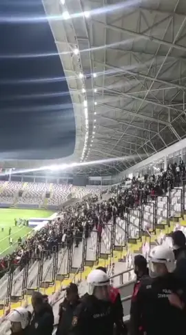 EMNIYETE SIGINMAK HANGİ TRİBUNCUNUN KITAPINDA YAZAR YOKus hakkını verdik Heryerde tribundede disardada  #kesfet #orduspor #forzafidangör #yokuş #giresunspor 