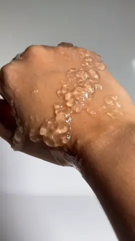 Por cierto, el Apricot Collagen Gel Serum Mist de @Vitkle Official lo pueden encontrar en Amazon. Hay un accesorio que se vende por separado en donde puedes colocar un poco de producto y llevarlo en tu cartera (yo ya lo tengo en el carrito 🤭).  #vitkle #vitkleglow #vitkleamazon #vitklejelly 