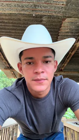 Estoy solo en casa🏡que será de hacer  