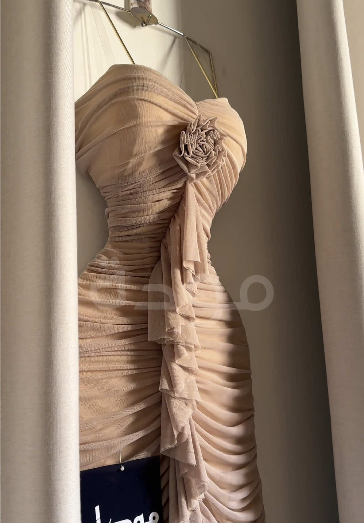 تنفيذ وتصوير مودة💅🏻 السعر :295﷼ رقم المنتج(M179) فستان قصير بتصميم مجعّد يخطف الأنظار 👗✨ قصة ضيقة تبرز جمال القوام مع لمسة أنثوية ناعمة وزينة وردية فخمة في المنتصف 🌹 لون هادئ يضفي أناقة عصرية مثالية للسهرات والمناسبات الخاصة 💃 🔹 تصميم أنثوي ساحر 🔹 خامة مريحة وراقية 🔹 إطلالة تلفت الأنظار تميّزي مع مودة ✨💖” #اكسبلور #فساتين #fyp #foryoupage #explor   