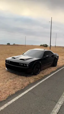 Redeye sittin low now👀🐈‍⬛  • • • #hellcat #hellcatchallenger #hellcatcharger #hemipower #redeyehellcat 