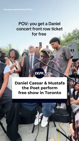 Daniel Caesar surprised fans with a free show at Toronto's Trinity Bellwoods Park on Saturday and brought fellow Canadian Mustafa the Poet with him! Did you catch the show?! 🔥 #DanielCaesar #Toronto #MustafathePoet