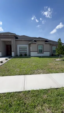 📍Mission Tx, 78573 Home Price: $352,000 🛏️ 4 Bedrooms  🛁 2.5 Bathrooms 📐1,998 Living Sq Ft  For more information Contact listing agent: Michelle De Leon, REALTOR® 📞(956)890-5255  📧 MichelleDTXRealtor@gmail.com ➖  @housekeyrealestate #firsttimehomebuyer #fha #homebuyer #rgvrealestate #fyp 