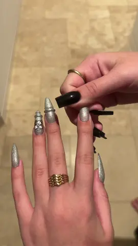 Clip on nails!!  #cliponnails #clickonnails #nailart 