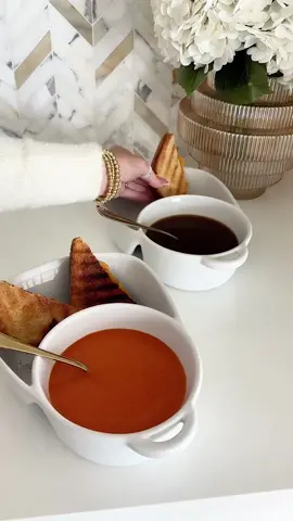 These bowls were made for soup season 🍁 Shop this soup and bread bowl at the link in bio #amazonfinds #amazonhome #kitchenmusthave 🎥: @tiffanyallison7