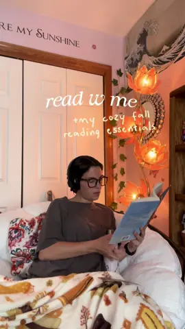 nothing like a cozy reading day🥰  #reading #books #readwithme #aesthetic @BURGA #bookish 