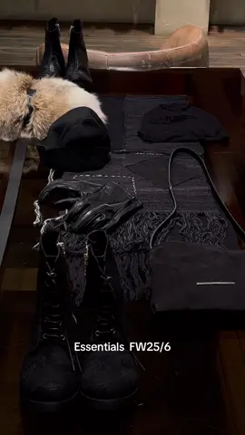 Accoesories are a must for complete styled look. #daaddantone #montenapoleone #multibrandstore #fw25  #milanfashion 