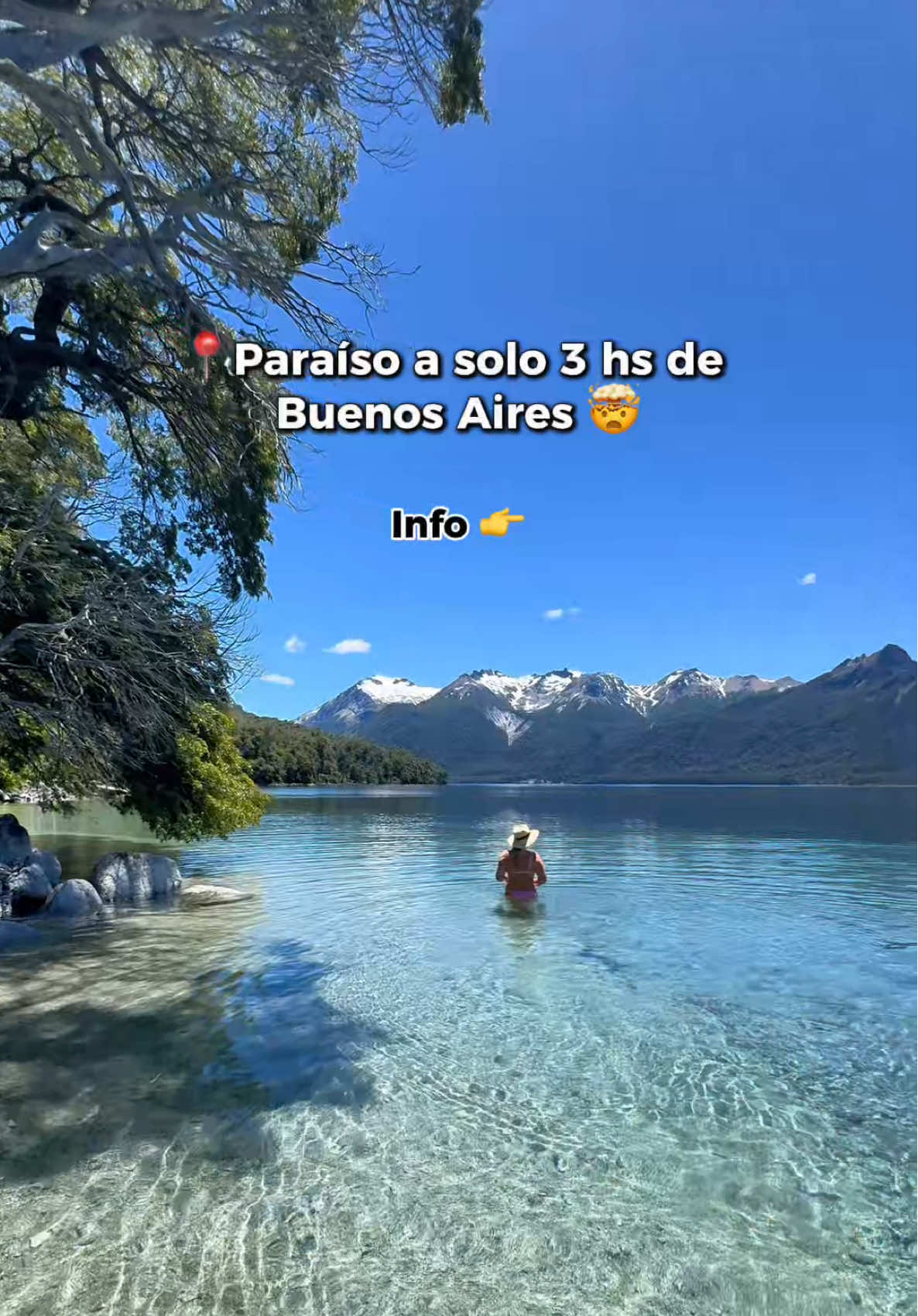 Dónde está esta joyita de nuestro país acá te cuento cómo llegar 🇦🇷👇 📍 Villa Traful un pueblito mágico lleno de paisajes increíbles que pertenece a la provincia de Neuquén, está en el centro de los 7 lagos y todavía tiene lugar con poca gente 🤍 👉 Para llegar a él desde Buenos Aires o cualquier otra cuidad, tenes que tomarte un vuelo a Bariloche y desde ahí tenes 100 km hasta este increíble lugar 🙌 👉 Para reservar nuestras cabañas envíanos un mensaje a @rucalico_traful 🙌 . . . . . . . . #villatraful#patagonia#verano#invierno#nieve   