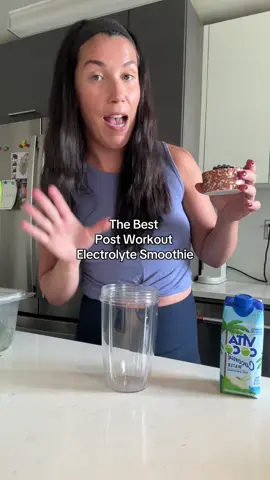 I don’t know the last time I remember a summer quite this hot! Luckily with @Vita Coco I was able to replenish my electrolytes with simple ingredients. I have been making this smoothie - everyday post workout, and I not only love the taste and how refreshing it is, but also love how it makes me feel! #vitacocopartner #majorleaguehydration #smoothie #workout 