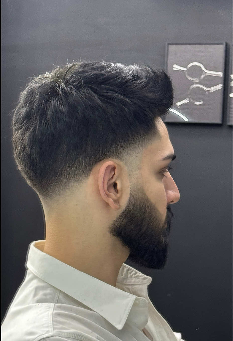 اللوك الجديد جاهز 👑 | The new look is ready.                                                     ——————————————@amer_amer72                           ————————————#asmr #barberasmr #relaxingsounds #satisfyingvideos #asmrvideo 