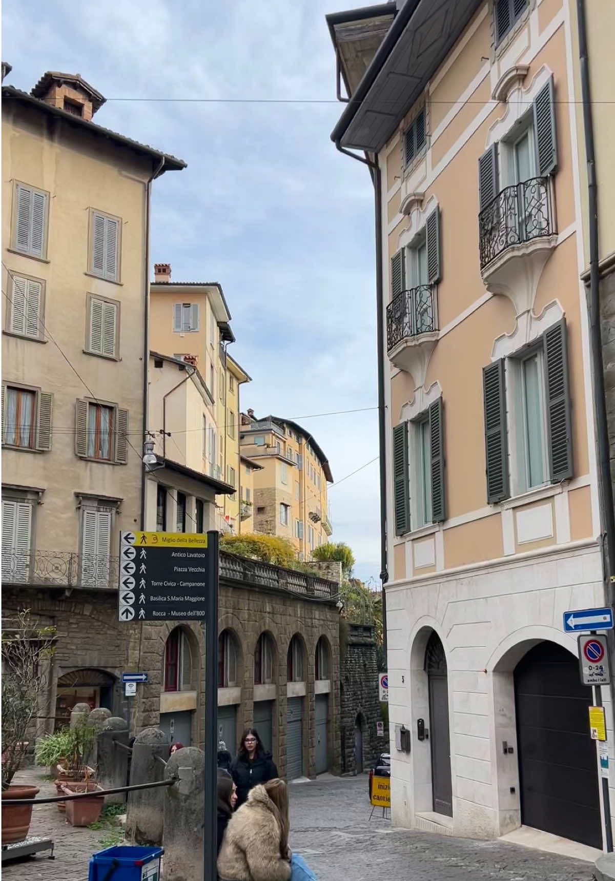 Italian autumn🍷🍁🍂 #bergamo #travelvlog #italy🇮🇹 #europe 