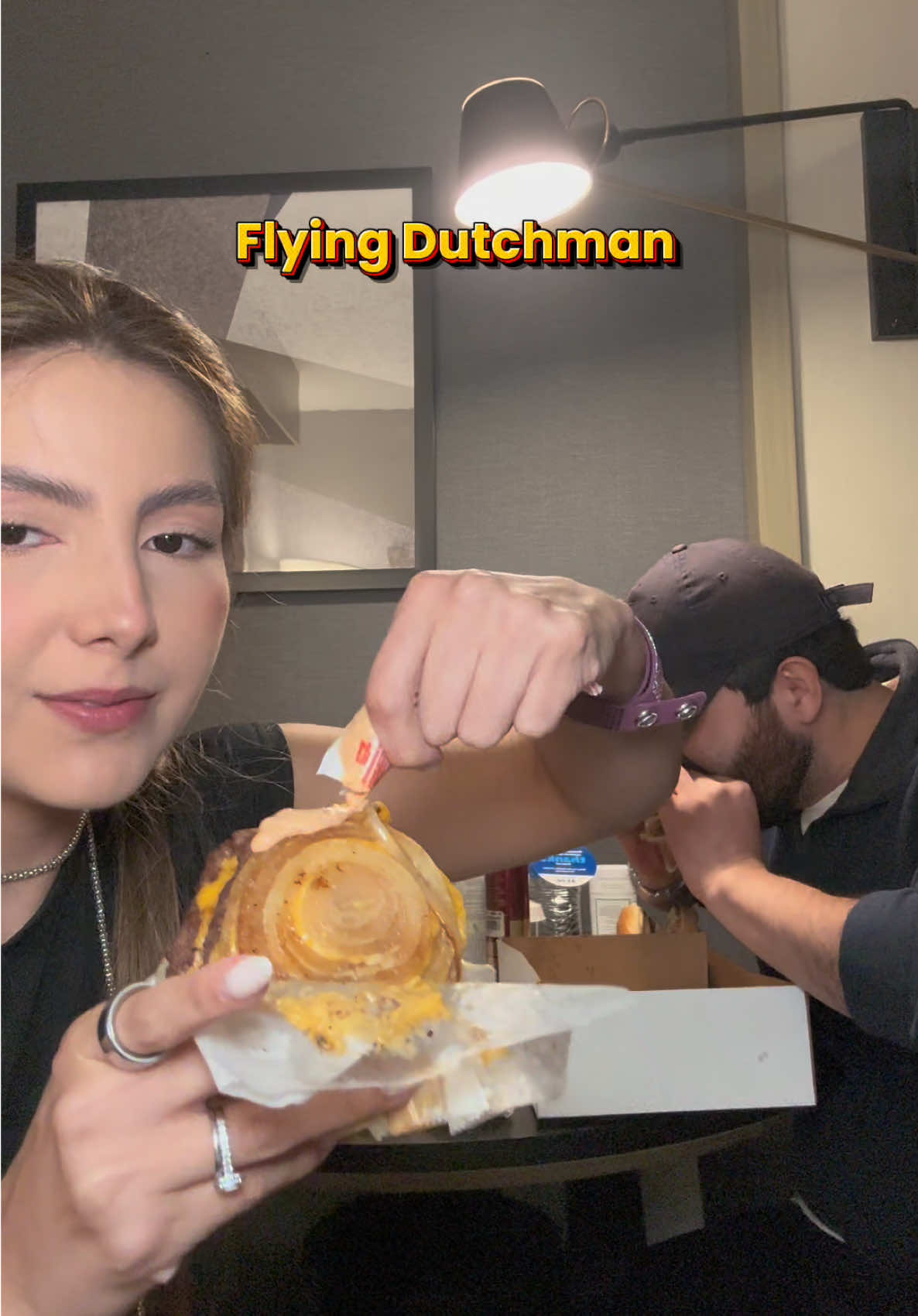 mil veces mejor que la normal con pan 🤤 #innout #flyingdutchman #fyp #tastetest #innoutburger 