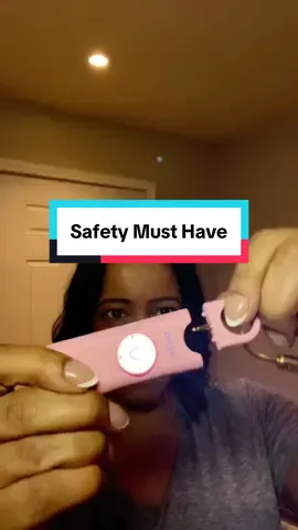 This is a personal safety must have #personalsafety #staysafe #collegeessentials #everydaycarry #onthegosafety 