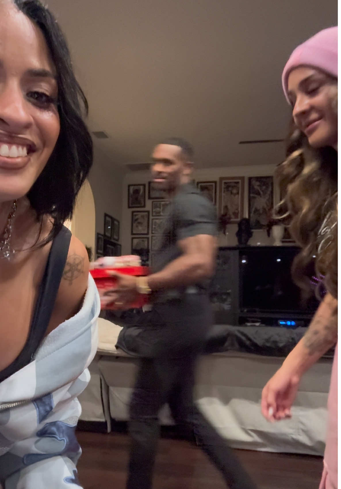 Making my friends learn the Gnarly dance with me part 1 #gnarly #katseye @KATSEYE @Charlie @King Tez #WWE 