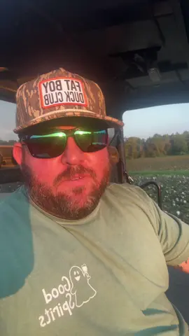 Show some love!@happy.hour.hat.club ! #DADMOVES #mombod #comeon #happyhourhatclub #daddygotmoves 