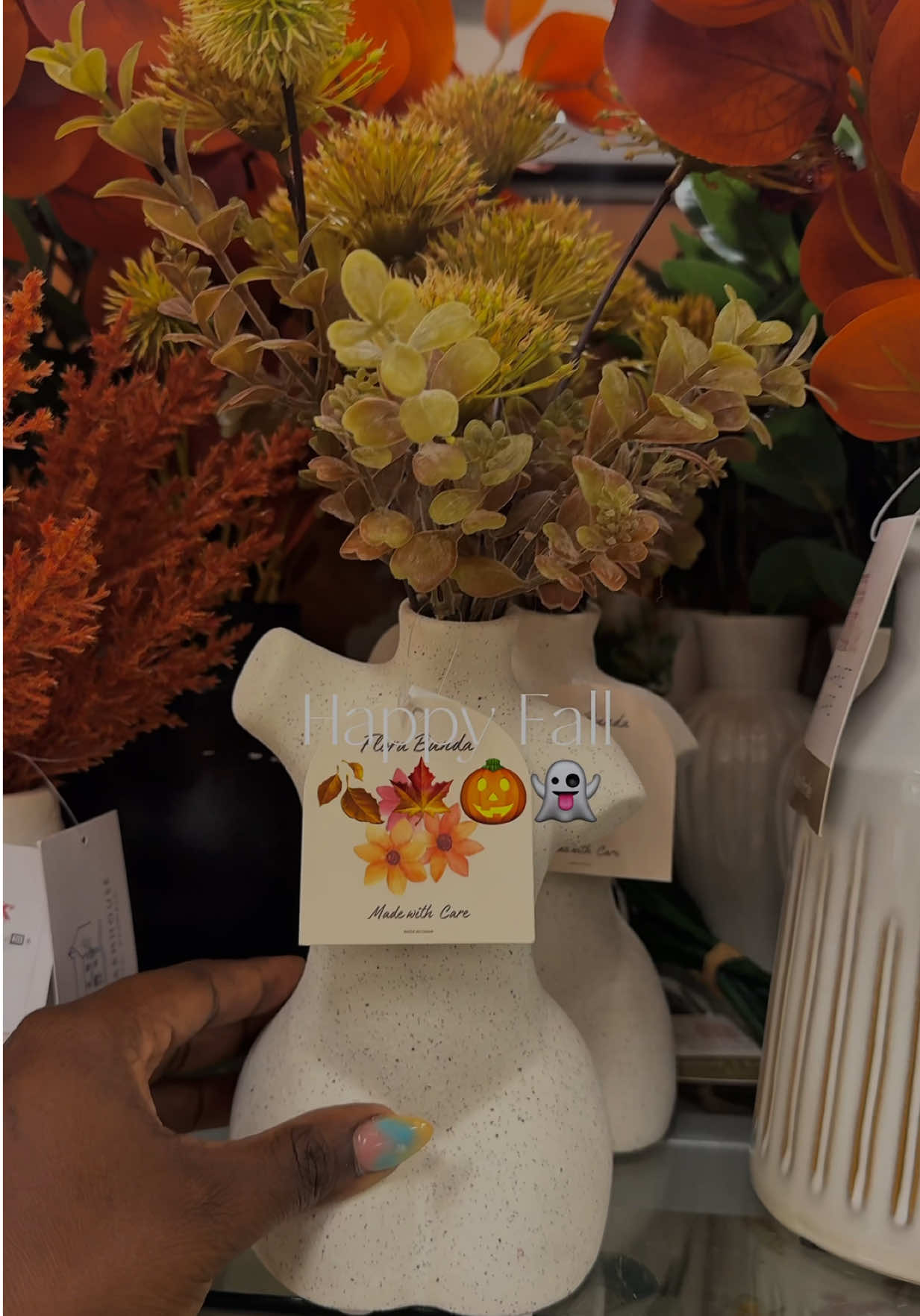 Fall is in the air literally 😍 my favorite time of the year is getting closer (Christmas) but I enjoy everything in between.  #fall #autumn #fyp #foryou 