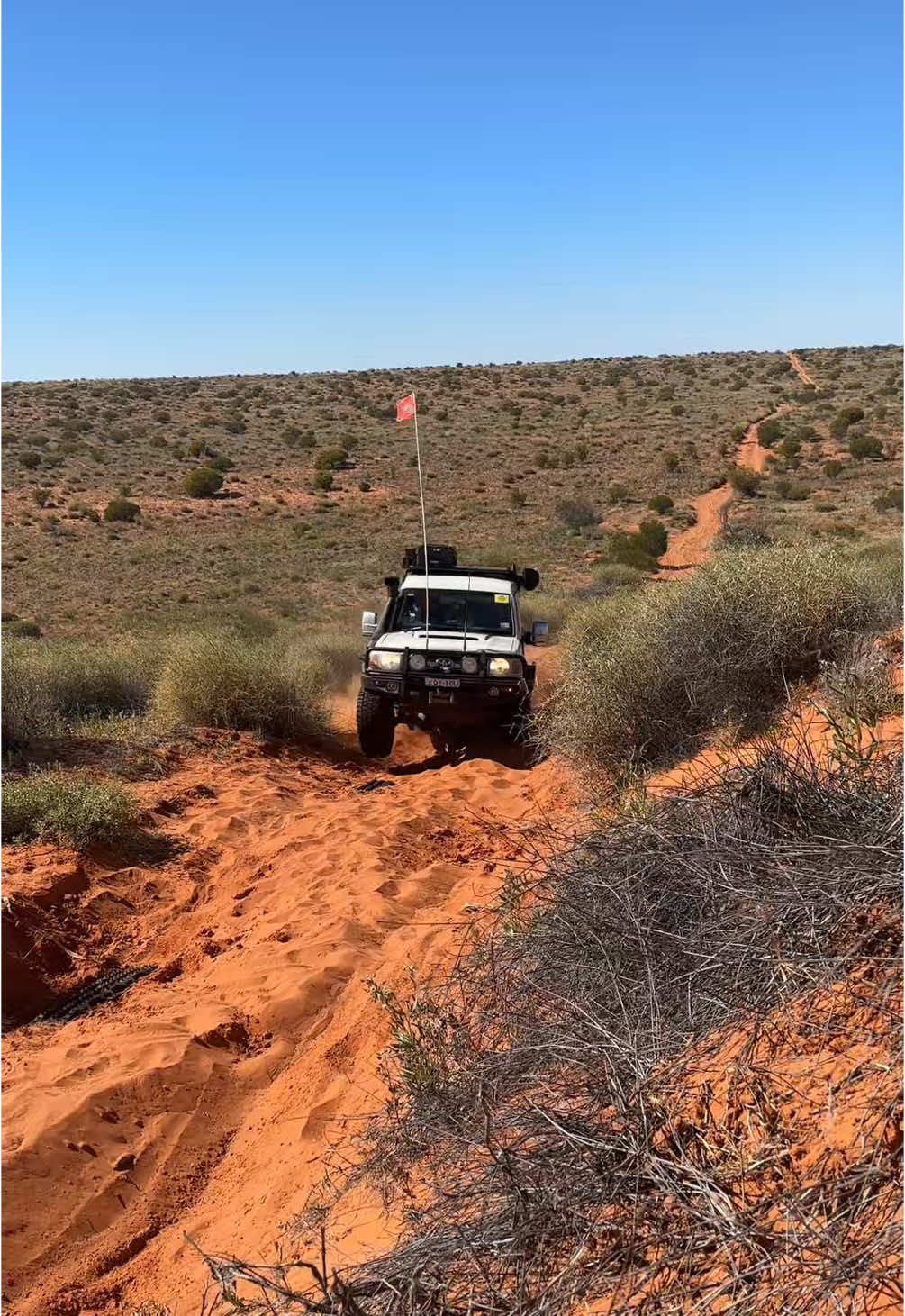 Crossing the Simpson dessert is going to be one of the highlights of our lap around Australia. It was pretty nerve wracking taking the boat through so early into our lap but we got through with no major issues and we only got stuck on this one dune. That boat has seen some things!  📍 Simpson desert #simpsondesert #desert #4wd #offroad #troop #towing #travel #australia #4wding #dune 