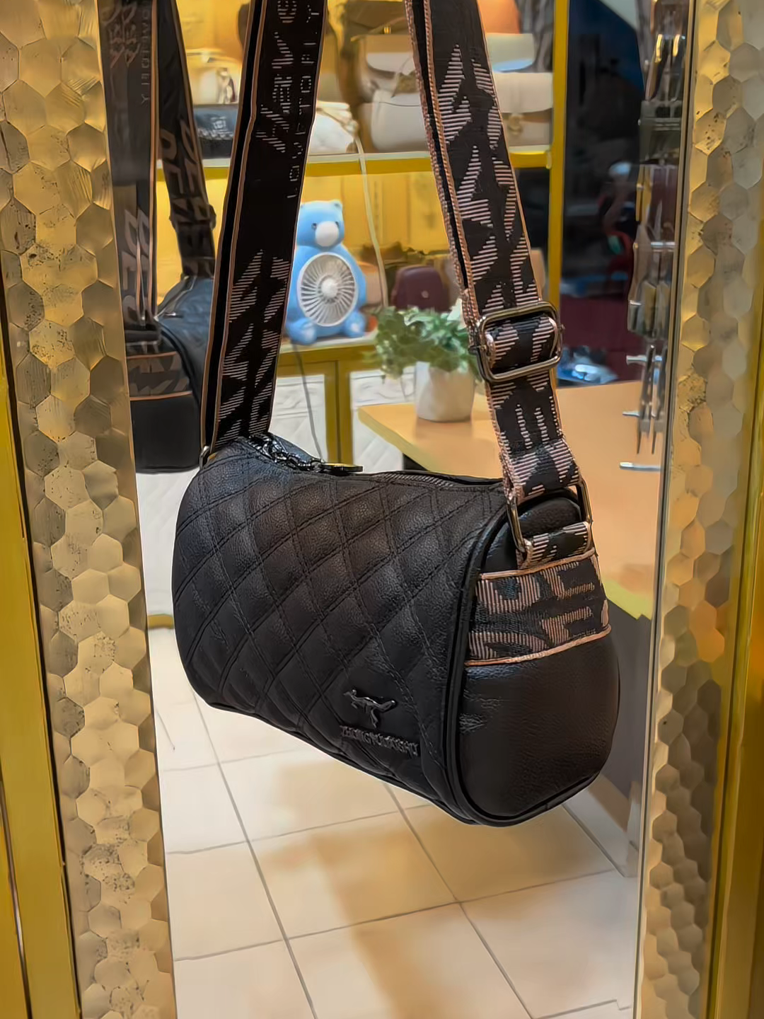 Pantes aja tas ini udah laku banyak di tiktok, soalnya udah murah masih nekat aja ngasih diskon#tasselempangwanita #shoulderbagwanita #taswanitaelegan #handbagwanita