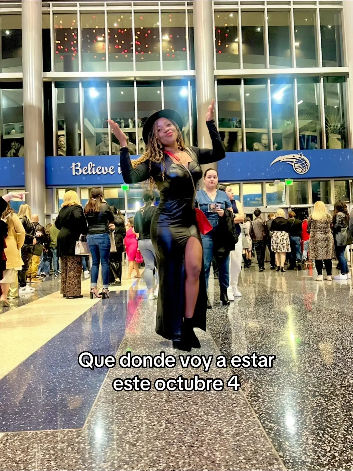 Si me ven grintando en vez de cantando déjenme en paz. Es exactamente donde quiero estar🖤