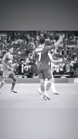 يساترر ههههههههههههههههههههههه #4u #fyp #explore #سانتر💎 #cristianoronaldo 