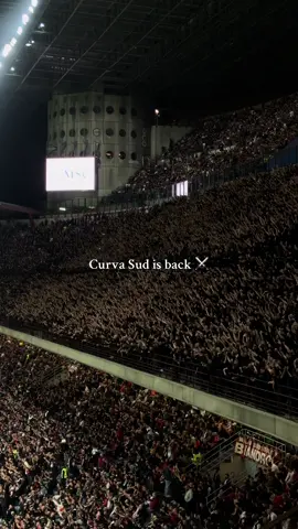 NOI SIAMO LA CURVA SUD!! ❤️🖤 #acmilan #banditicurvasud #curvasudmilano #perte 