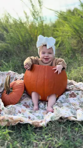 My favorite part of fall 🎃 #babyinapumpkin #fallbaby #babysfirsthalloween #autumn